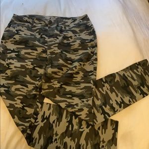 no bounderies camo pants